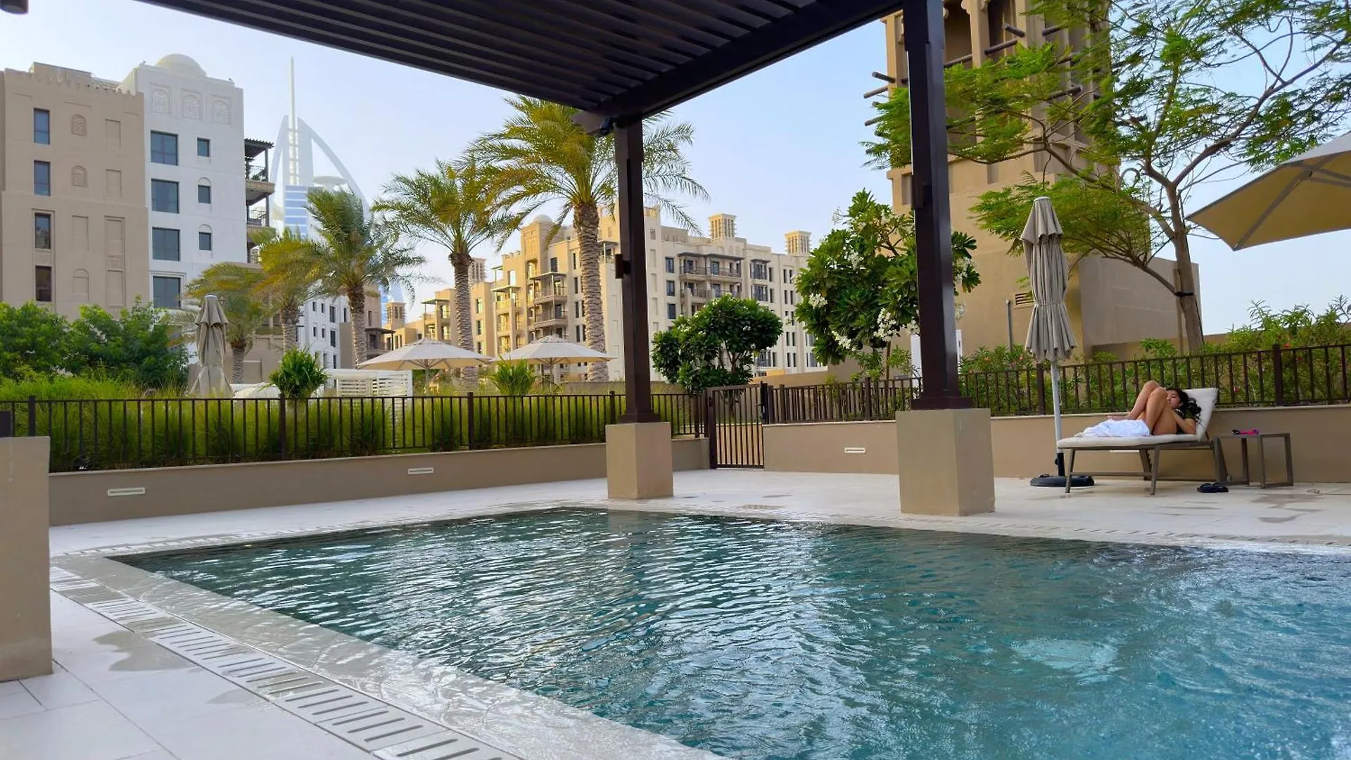 Ultra Luxury Flat With Amazing Pool Near To Burj Apartment Dubai