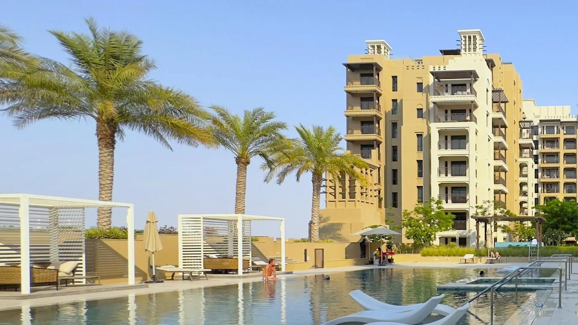 Ultra Luxury Flat With Amazing Pool Near To Burj Apartment Dubai