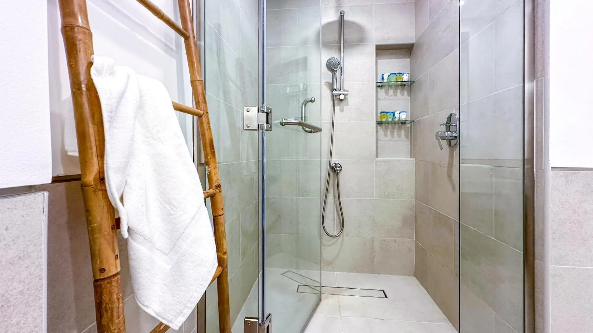 Ultra Luxury Flat With Amazing Pool Near To Burj Apartment Dubai