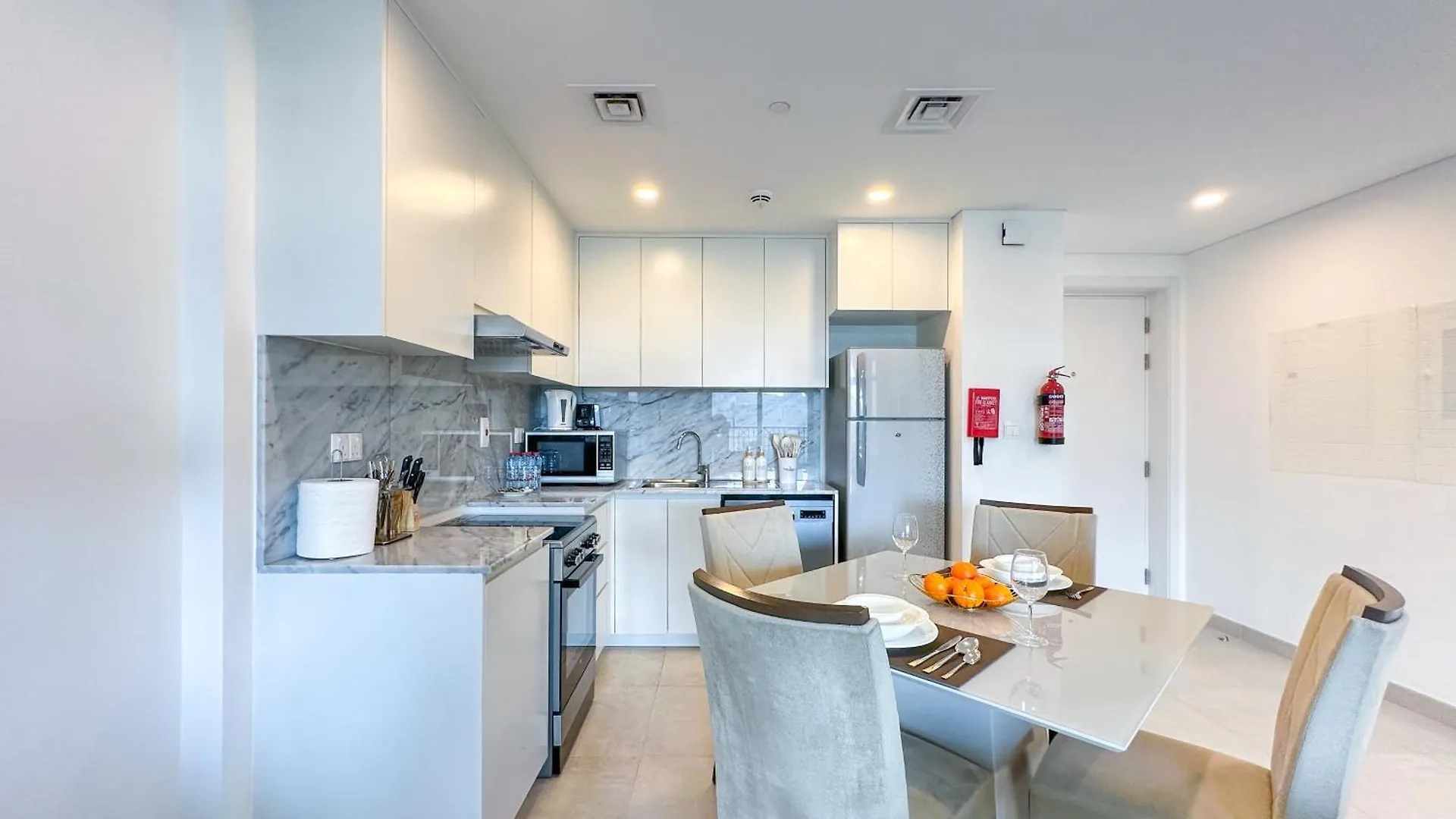 Ultra Luxury Flat With Amazing Pool Near To Burj Apartment Dubai