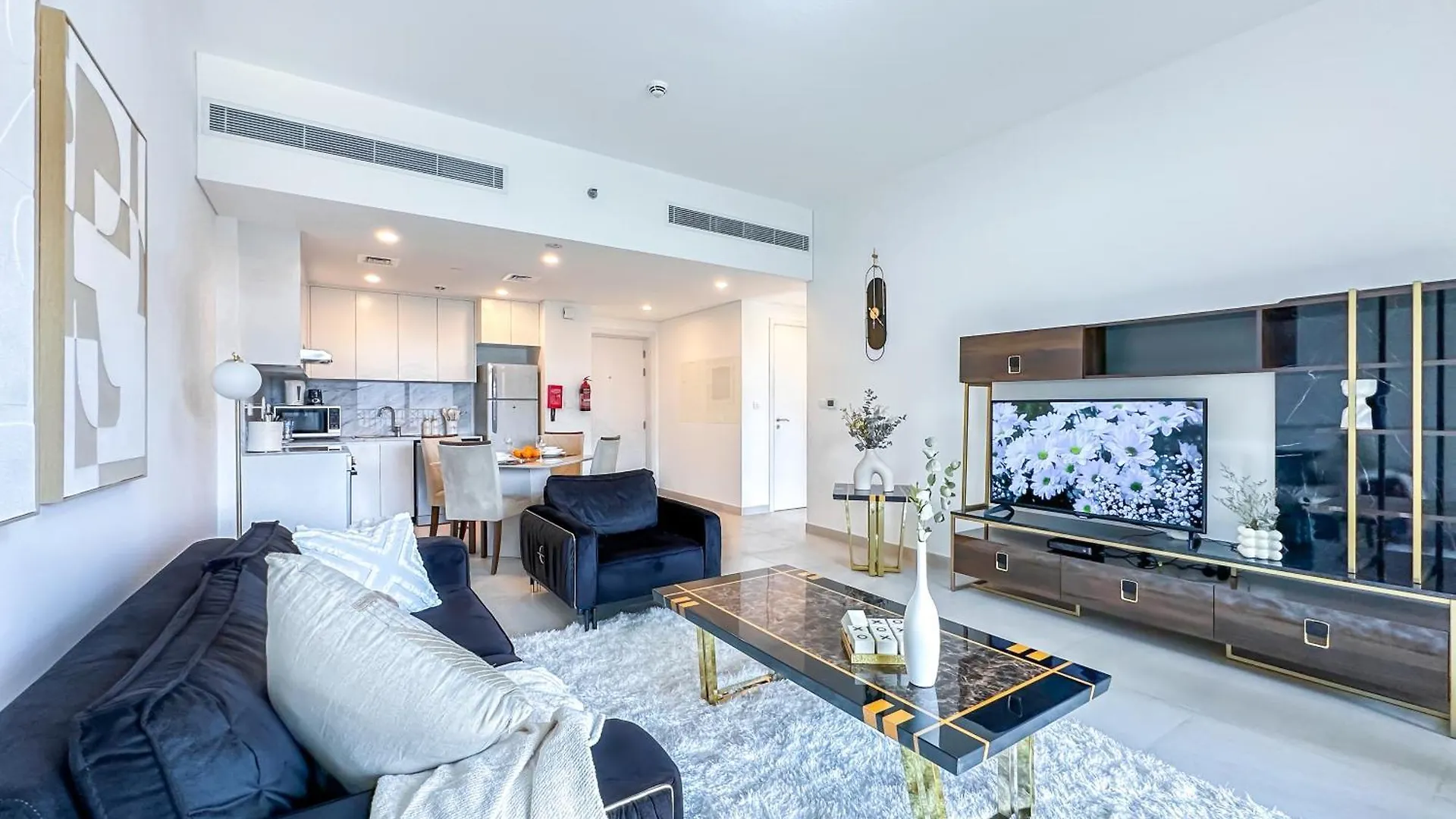 Ultra Luxury Flat With Amazing Pool Near To Burj Apartment Dubai